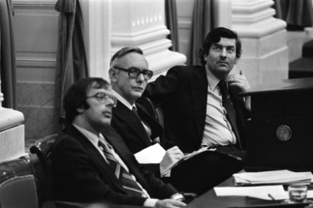 V.l.n.r. de ministers Pronk (PvdA) , Van der Stoel (PvdA) en Lubbers (CDA), Bestanddeelnr 929-0559