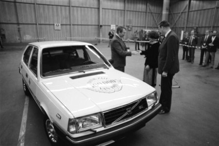 V.l.n.r. Directeur Deleye, prinses Margriet en minister Van Aardenne (Economisch, Bestanddeelnr 932-8049