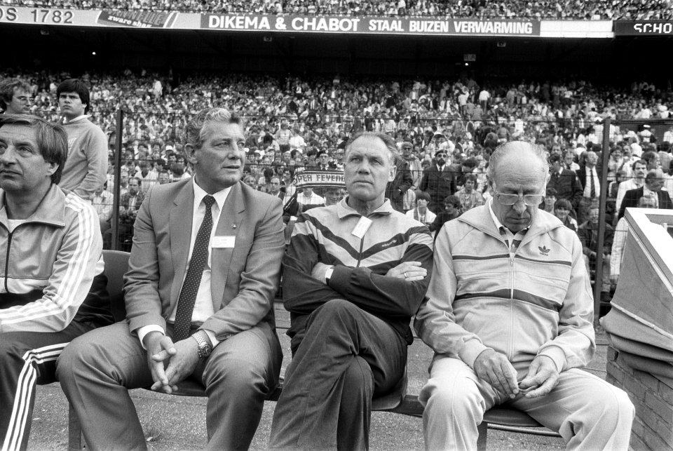 V.l.n.r. Trainers Van der Hart, Michels en V.d.Acker, Bestanddeelnr 932-6125