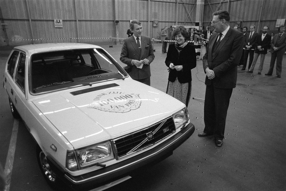 V.l.n.r. Directeur Deleye, prinses Margriet en minister Van Aardenne (Economisch, Bestanddeelnr 932-8048