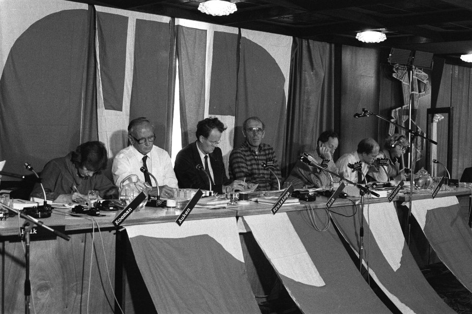 V.l.n.r. Dhr. Koeman, dhr. Auken, dr. R. J. H. Kruisinga, prof. dr. H. Bick en v, Bestanddeelnr 932-7252