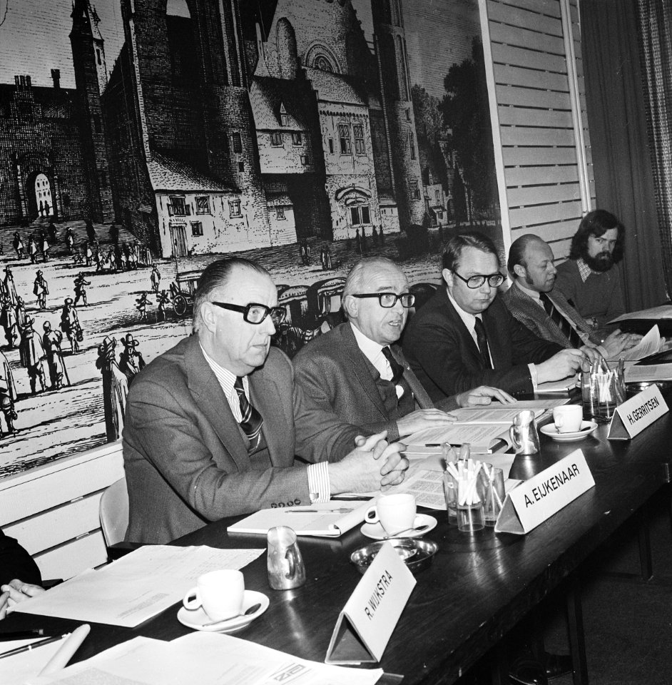 V.l.n.r. A. Eijkenaar, H. Gerritsen en E. van Veen, Bestanddeelnr 926-9986
