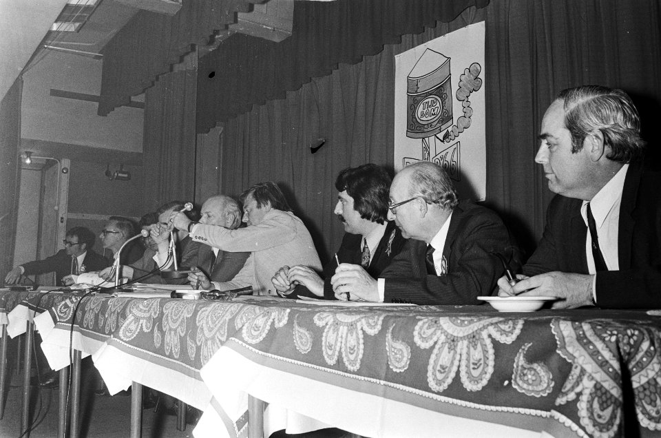 V.l.n.r. Van der Stoel (PvdA), Van Thijn (PvdA), Jurgens (PPR), Den Uyl (PvdA), , Bestanddeelnr 924-4934