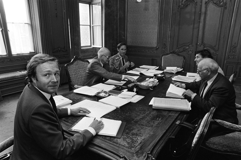 V.l.n.r. D'66 voorman Jan Terlouw, informateur CDA'er Wilhelm Friedrich de Gaay , Bestanddeelnr 931-6523