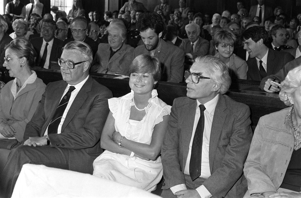 V.l.n.r. Commissaris van de Koningin Roel de Wit, echtgenote van dhr. Van Thijn , Bestanddeelnr 932-6238