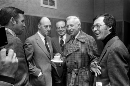 V.l.n.r. Van Zandvliet (voorz. Feijenoord), Stoop (voorz. FC Amsterdam) en Huybr, Bestanddeelnr 928-2473