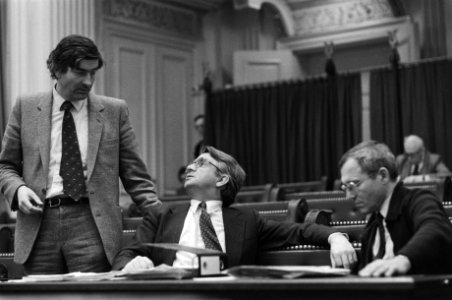 V.l.n.r. Ruud Lubbers, Jan Nico Scholten en Stef Dijkman tijdens de behandeling…, Bestanddeelnr 931-3166
