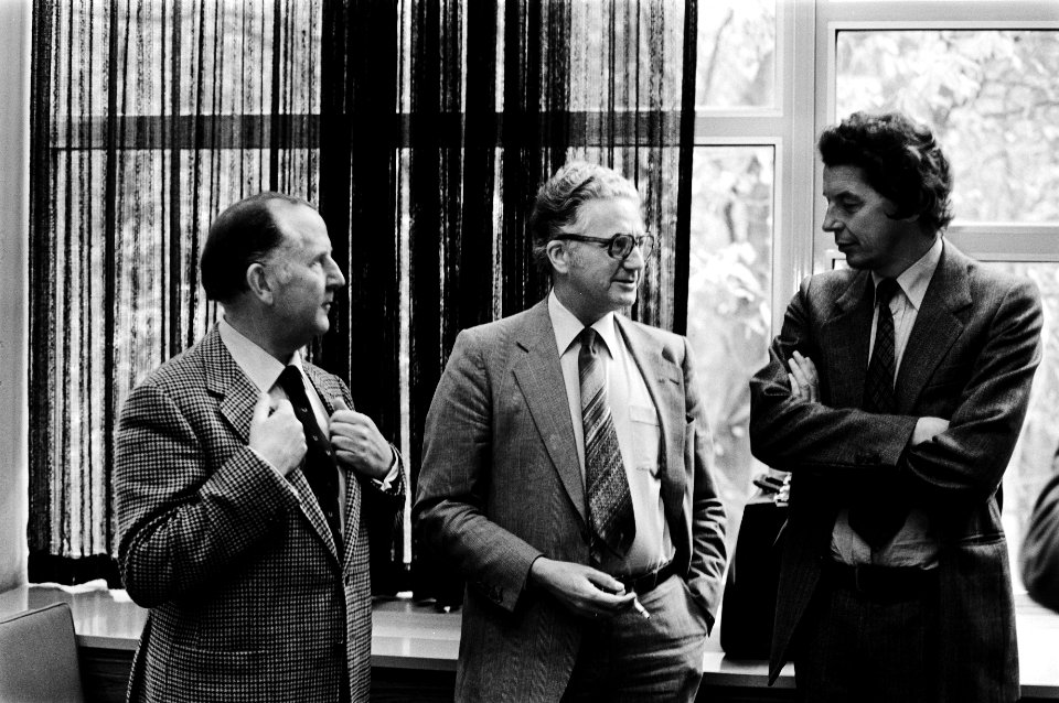 V.l.n.r. Van Veen (VNO), Van der Meulen (CNV) en Kok (FNV), Bestanddeelnr 930-5427