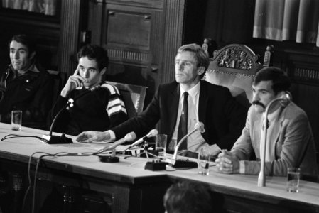 V.l.n.r. Alberto Salazar, organisator Gerard Rooijakkers en Robert de Castella, Bestanddeelnr 932-5544