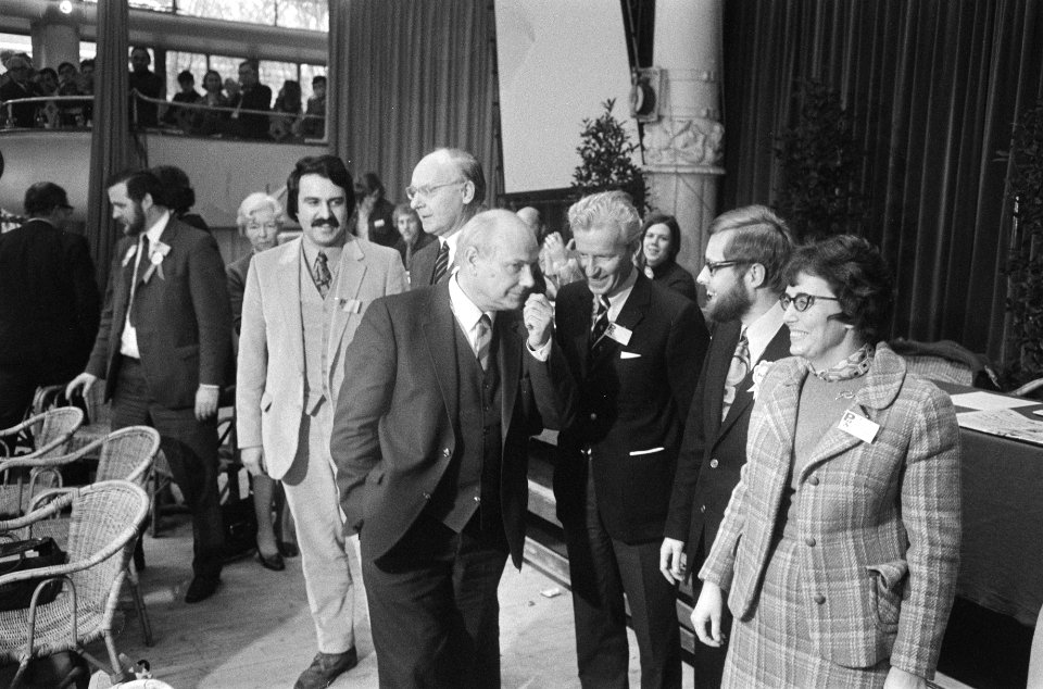 V.l.n.r. André van der Louw, Anne Vondeling, Joop den Uyl, André Kloos, Hans van, Bestanddeelnr 924-3729