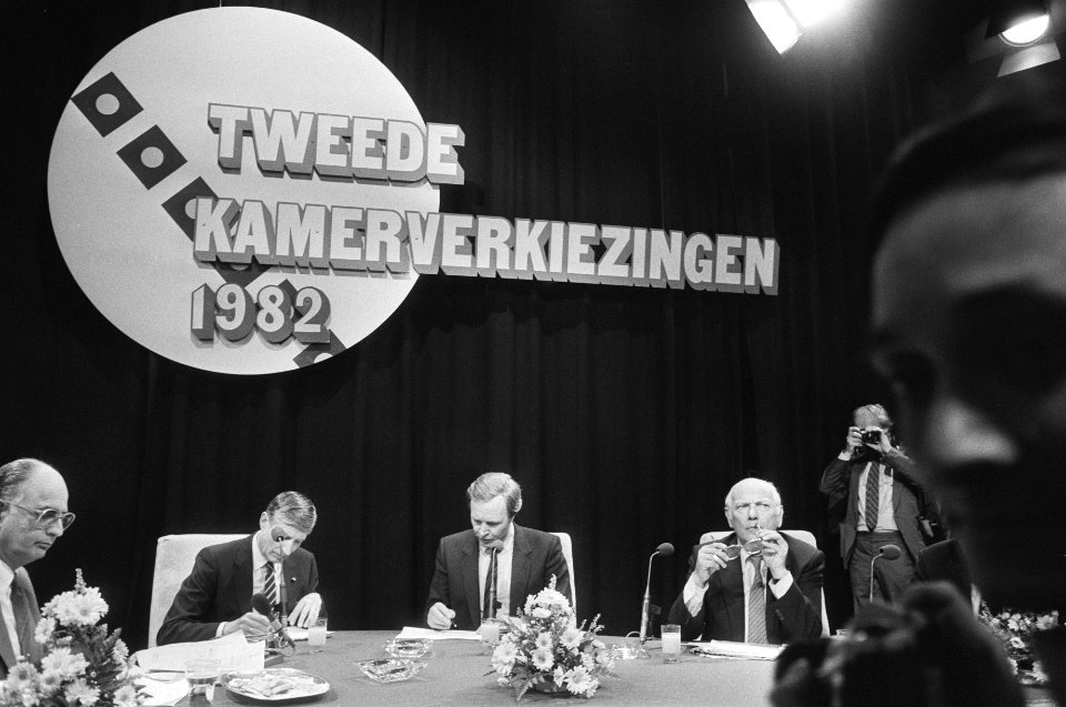 V.l.n.r. Dries van Agt (CDA), Jan Terlouw (D66), Joop den Uyl (PVDA) en Ed Nijpe, Bestanddeelnr 932-3187