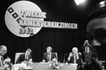 V.l.n.r. Dries van Agt (CDA), Jan Terlouw (D66), Joop den Uyl (PVDA) en Ed Nijpe, Bestanddeelnr 932-3187