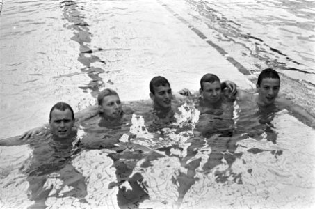 V.l.n.r. Aad Oudt , Rinus van Beek (reserve), Johan Schans , Dick Langerhorst en, Bestanddeelnr 921-5777