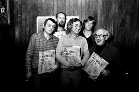 V.l.n.r. Bernlef, Wam de Moor , Kees Nieuwenhuijzen, uitgever Bert Bakker en Fer, Bestanddeelnr 930-5659