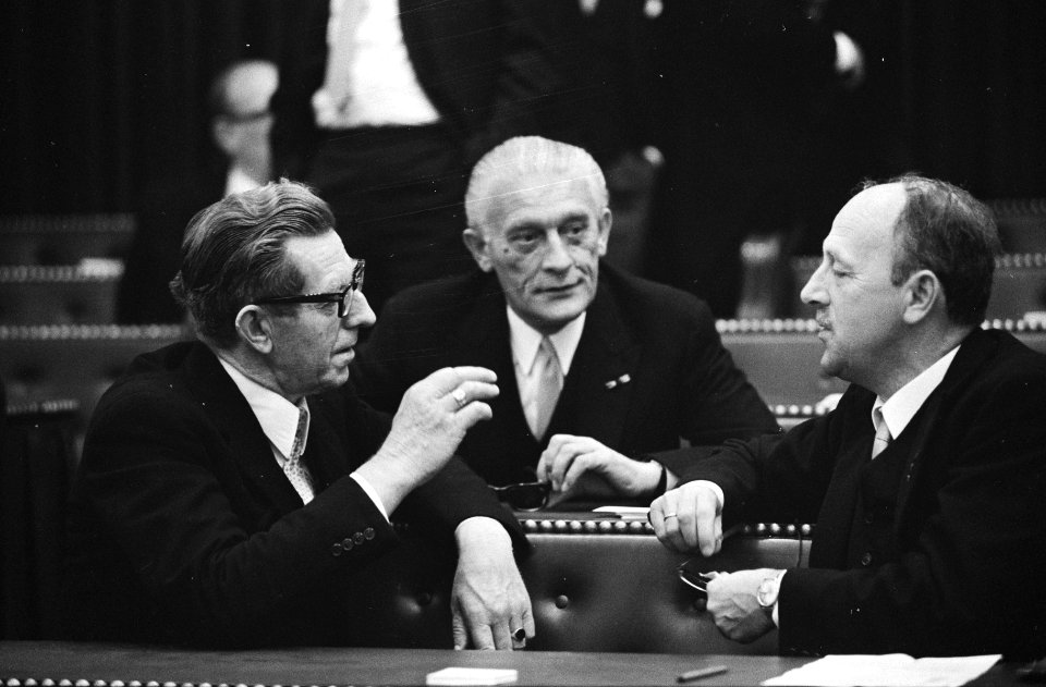 V.l.n.r. Koekoek, Roolvink, Schakel, Bestanddeelnr 924-5383
