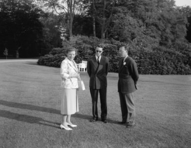 V.l.n.r. koningin Juliana, koning Boudewijn en prins Bernhard, Bestanddeelnr 909-5911