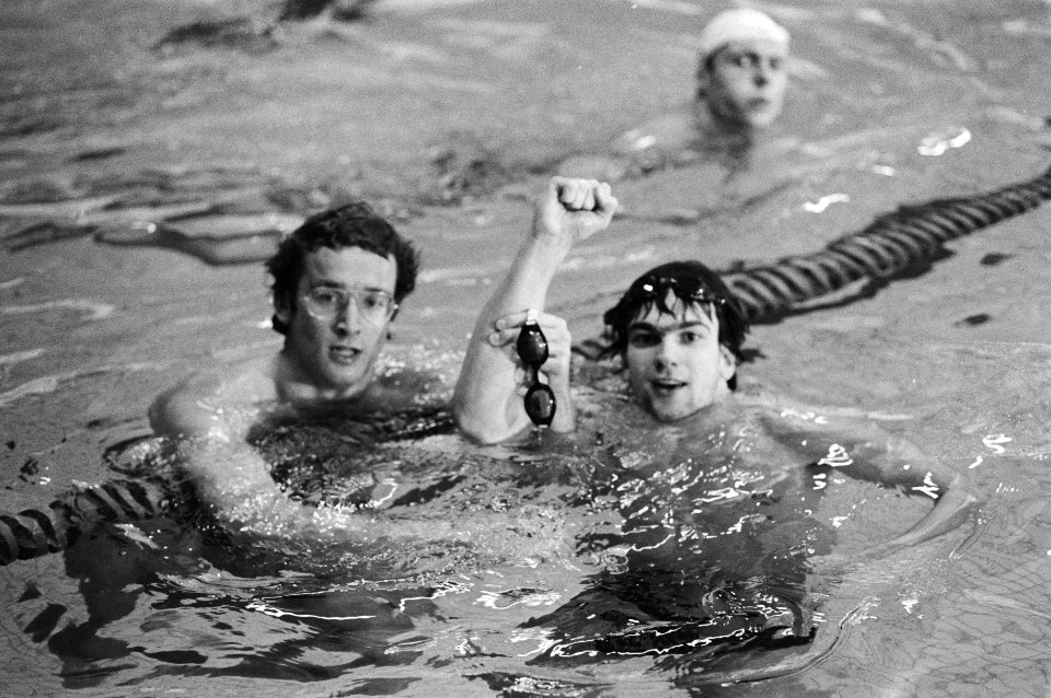 V.l.n.r. Kees Vervoorn en Edward Maasdijk die de 100m vlinderslag won, Bestanddeelnr 931-2959