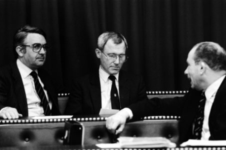 V.l.n.r. Dhr. J.N. Scholten, S.J.M. Dijkman en H.C. Couprie in de fractiebanken , Bestanddeelnr 932-5924