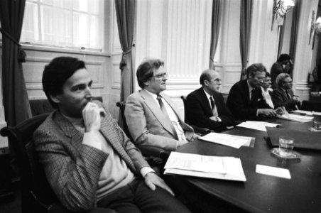 V.l.n.r. minister Brinkman (WVC), staatssecretaris De Graaf (Sociale Zaken), mi…, Bestanddeelnr 932-6887