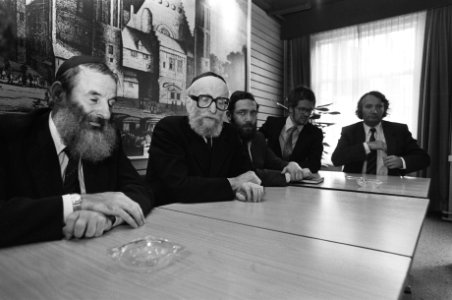 V.l.n.r. de rabbijnen Rodrigues Pereira, Just, Ralbag, Van Voolen en Soetendorp, Bestanddeelnr 932-3242