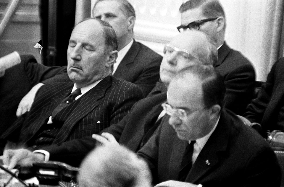 V.l.n.r. minister Joseph Luns (KVP) minister Anne Vondeling (PvdA) en premier Jo, Bestanddeelnr 919-6685
