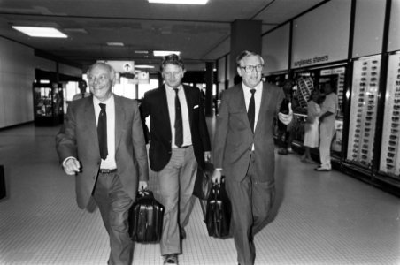 V.l.n.r. Dhr. Joop den Uyl (PvdA), dhr. Bukman en dhr. Meijer, Bestanddeelnr 932-6711
