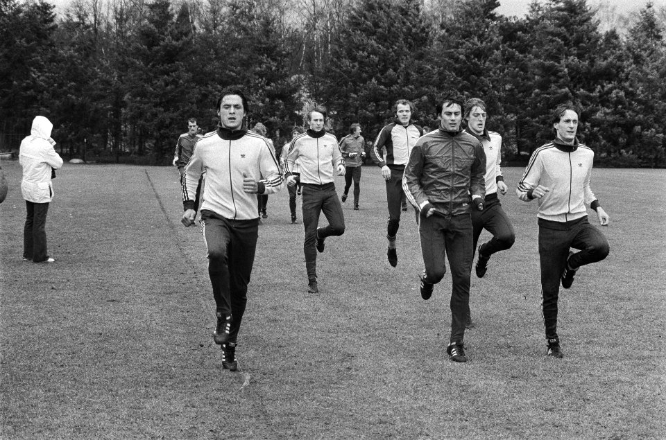 V.l.n.r. debutant Jan Peters, Koster, v.d. Kerkhof , Stevens, Wildschut en Poort, Bestanddeelnr 930-1869