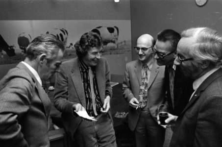 V.l.n.r. A. de Boon (NVV), W. Kok (NVV), W. Spit (NVK), H. Amerika (voorlichting, Bestanddeelnr 926-8062