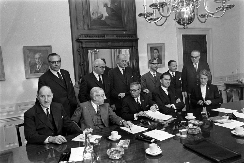 V.l.n.r. mr. Joseph Luns (KVP), dr. J.E. de Quay (KVP), dr. Jelle Zijlstra (ARP), Bestanddeelnr 919-8074