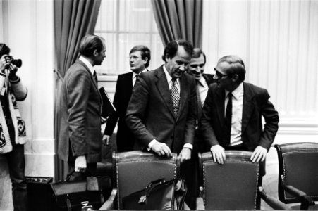 V.l.n.r. minister Beelaerts van Blokland (Volkshuisvesting en Ruimtelijke Ordeni, Bestanddeelnr 930-5212