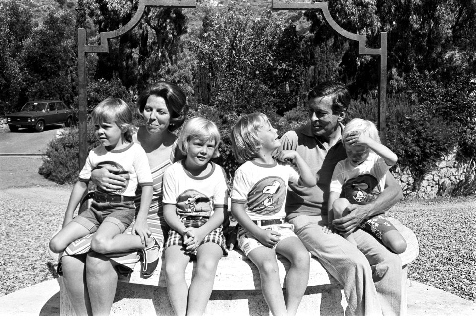V.l.n.r. prins Constantijn, prinses Beatrix, prins Willem-Alexander, prins Johan, Bestanddeelnr 928-0584