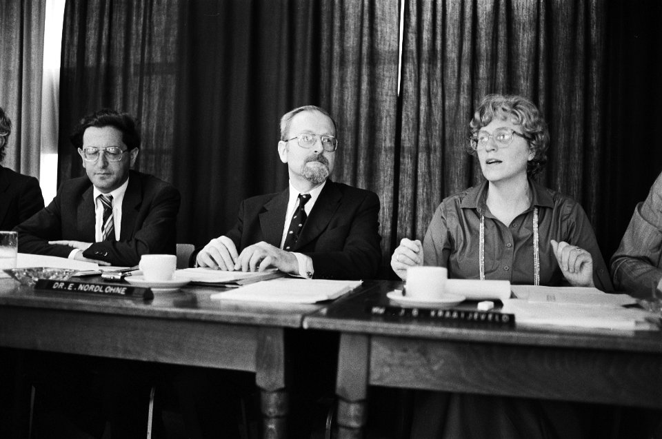 V.l.n.r. minister Pais, voorlichter Nordlohne en staatssecretaris Kraaijenveld W, Bestanddeelnr 930-2935