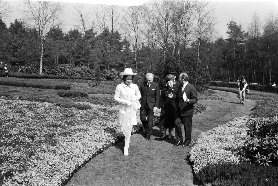V.l.n.r. prinses Margriet, gouverneur-generaal Michener en mevrouw Michener-Wil…, Bestanddeelnr 924-4597