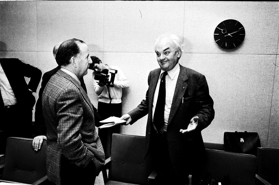 V.l.n.r. minister Andriessen (Financien), Van Veen (voorzitter VNO) en Van Eijke, Bestanddeelnr 930-5431