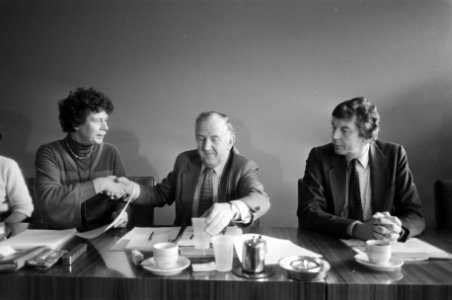 V.l.n.r. Mw. Schröder, Van Veen en Kok, Bestanddeelnr 932-4882