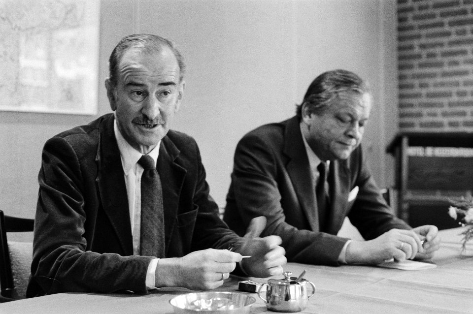 V.l.n.r. Minister Chris van der Klaauw en de Noorse minister van Buitenlandse Za, Bestanddeelnr 931-2698