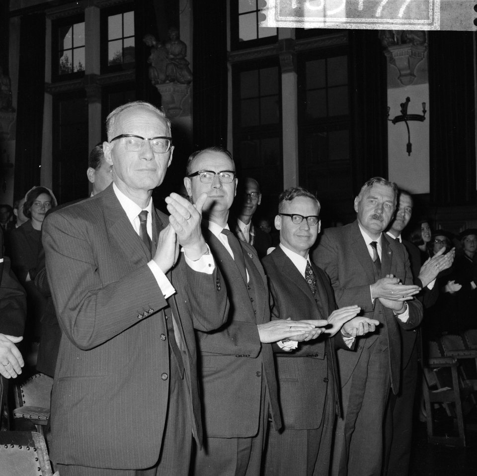 V.l.n.r. mr. L.D.W. Schreuder, mr. Kranenburg , minister Diepenhorst en mr. J. D, Bestanddeelnr 918-3177