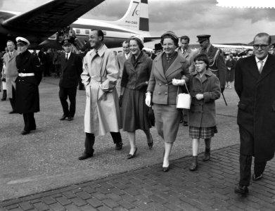 V.l.n.r. prins Bernhard, prinses Irene, koningin Juliana en prinses Christina, Bestanddeelnr 910-7963