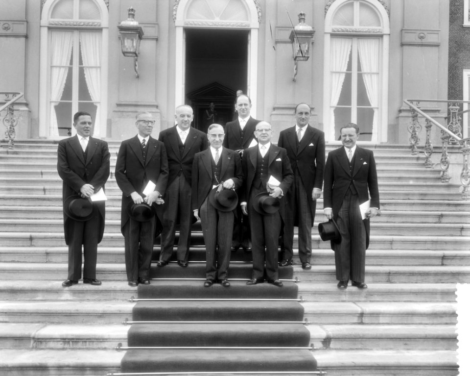 V.l.n.r. mr. V.G.M. Marijnen, mr. A.C.W. Beerman, S.J. van den Berg, prof. dr. J, Bestanddeelnr 910-3814