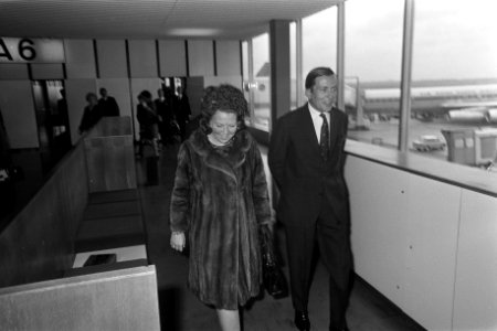 V.l.n.r. prinse Beatrix en prins Claus, Bestanddeelnr 923-4715