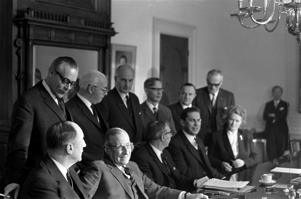 V.l.n.r. mr. Joseph Luns (KVP), dr. J.E. de Quay (KVP), dr. Jelle Zijlstra (ARP), Bestanddeelnr 919-8075