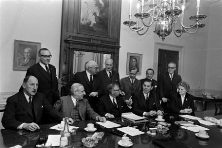 V.l.n.r. mr. Joseph Luns (KVP), dr. J.E. de Quay (KVP), dr. Jelle Zijlstra (ARP), Bestanddeelnr 919-8076