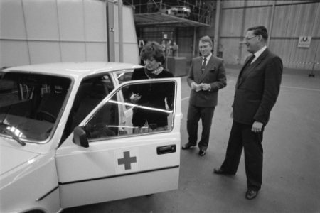 V.l.n.r. Prinses Margriet, directeur Deleye, en minister Van Aardenne (Economis…, Bestanddeelnr 932-8050