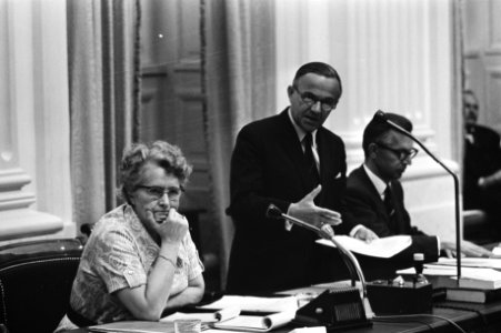 V.l.n.r. minister Klompé, minister-president De Jong en minister Nelissen, Bestanddeelnr 924-5850