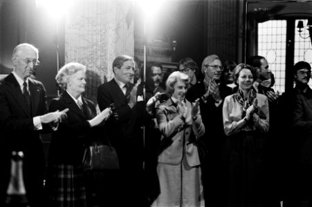 V.l.n.r. prins Claus, minister Gardeniers (CRM) en staassecretaris Smit-Kroes (V, Bestanddeelnr 930-5108