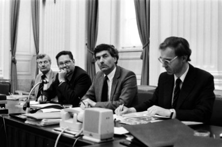 V.l.n.r. minister De Koning (Sociale Zaken), minister Van Aardenne (Economische , Bestanddeelnr 932-5903