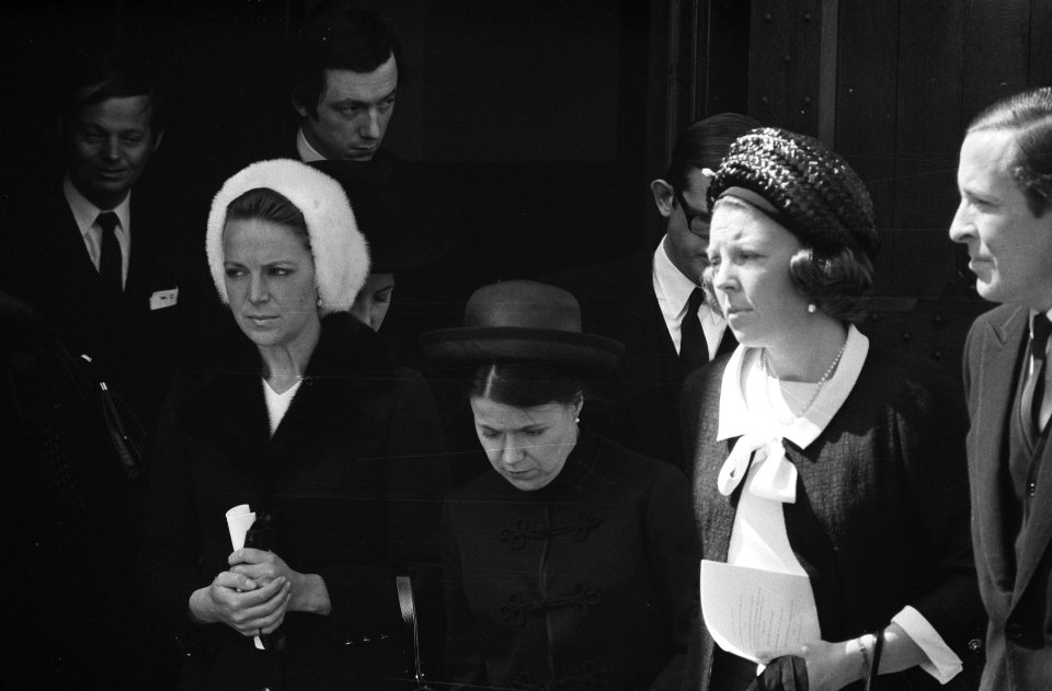 V.l.n.r. prinses Irene, prinses Christina, prinses Beatrix, Bestanddeelnr 924-5065