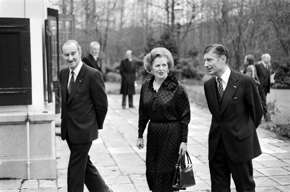 V.l.n.r. Minister Chris van der Klaauw, Premier Margareth Thatcher en Minister-p, Bestanddeelnr 931-3061