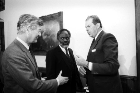 V.l.n.r. minister De Koning (Sociale Zaken), premier Don Martina en Biesheuvel (, Bestanddeelnr 932-5224