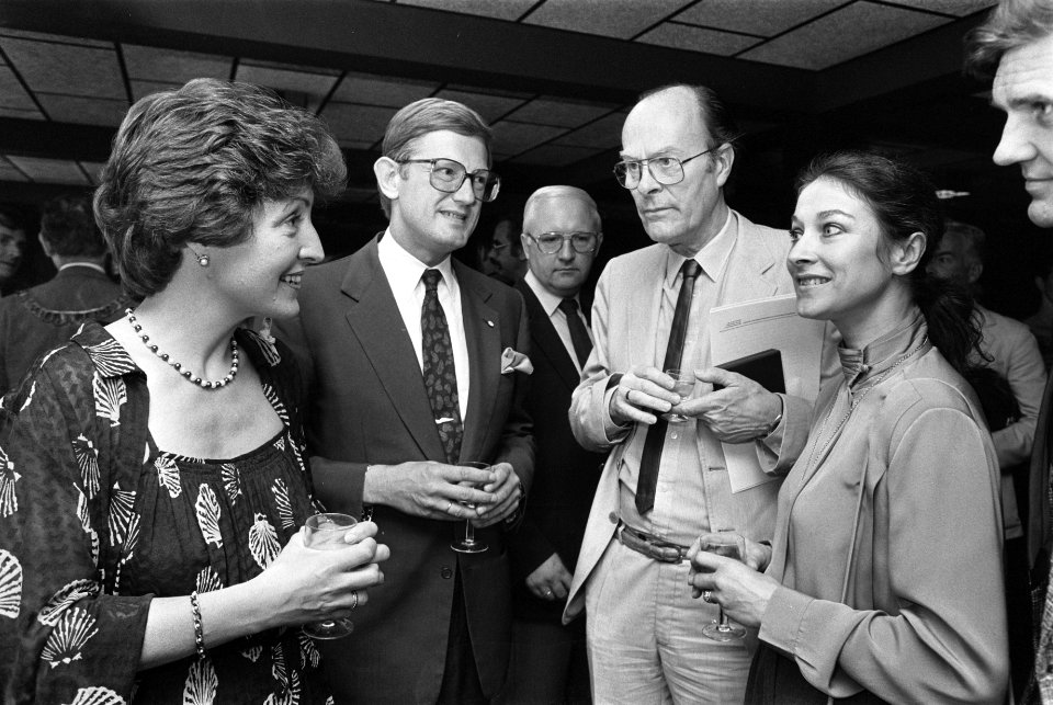 V.l.n.r. Prinses Margriet, dhr. Pieter van Vollenhoven, dhr. Ton Lutz en mw. Al…, Bestanddeelnr 932-6113
